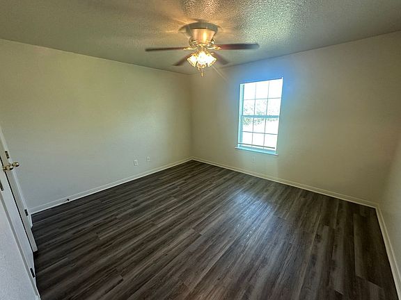 3rd image of 403 Justin Ln APT A