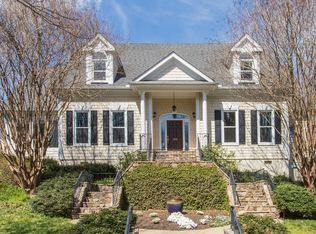 200 Arlen Park Dr, Chapel Hill, NC 27516