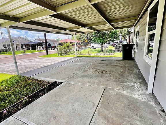 5th image of 2307 Windsor Ln