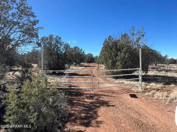 358 Lucky Ln, Ash Fork, AZ 86320