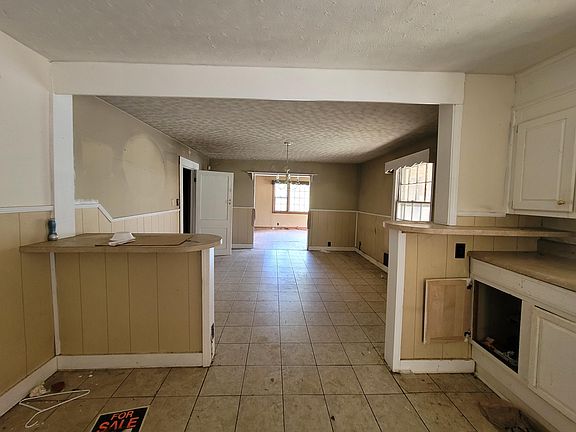 3rd image of 3838 Ivy Ave