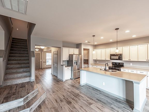 5th image of 1019 Lacebark Ln