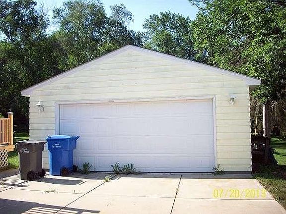 3rd image of 215 Lounsbury St