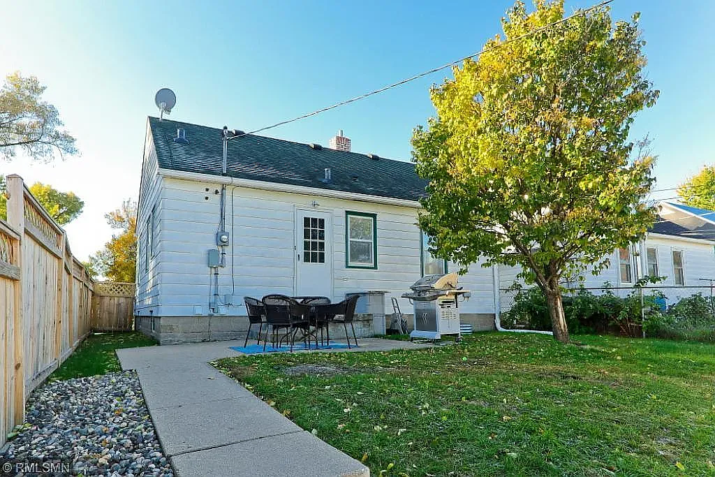 3 bed, 1340 sqft, $2,350 — Photo 3