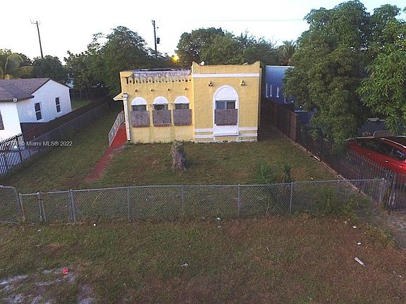 2nd image of 915 Sharar Ave