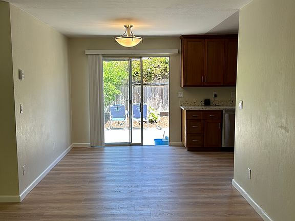 3rd image of 390 Palisades Ave