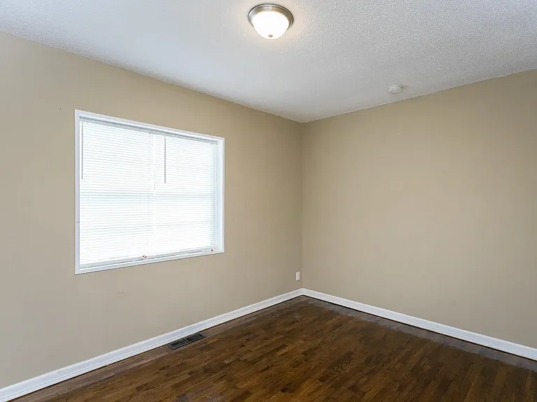 3290 Pike Ave — Photo 2