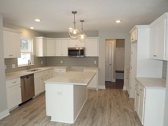 2nd image of 1610 Summit Crest Ct NE