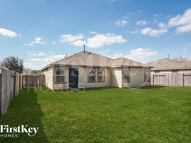 106 W Red Oak Ln — Photo 15