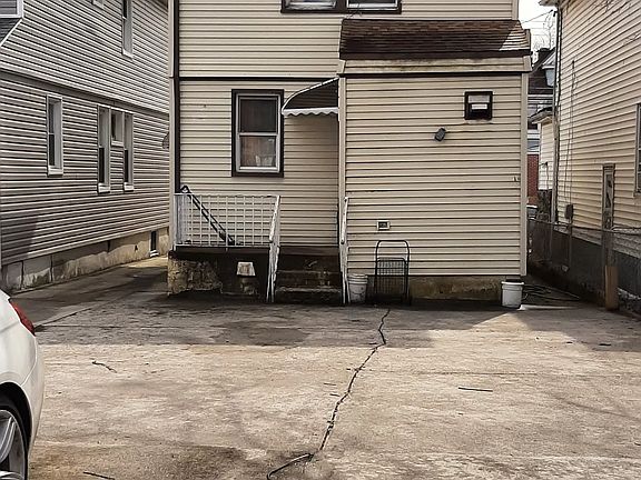 3rd image of 9421 50th Ave
