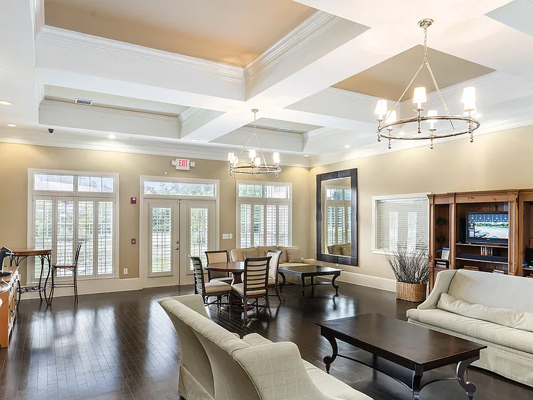 Lauren Ridge Apartment Homes — Photo 11