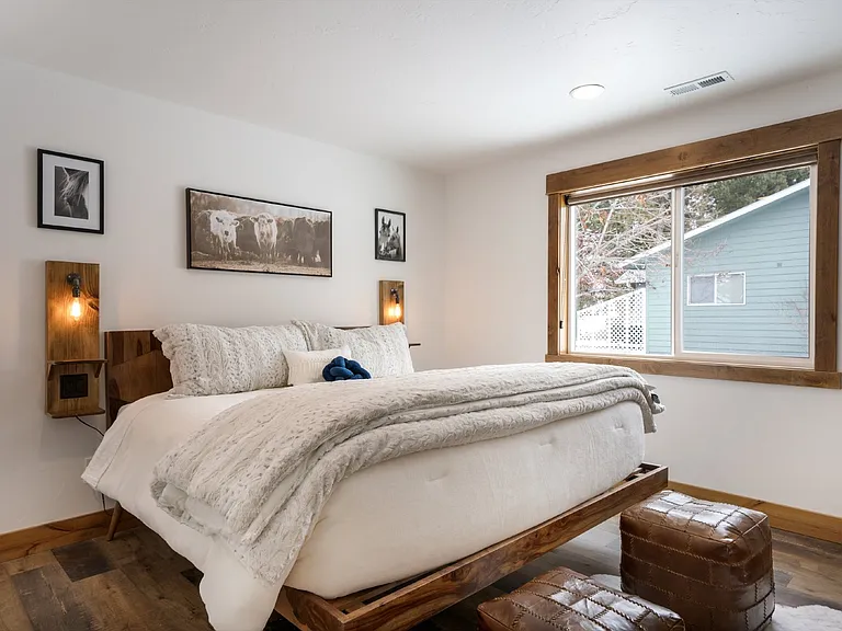 889 Capistrano NW — Photo 17