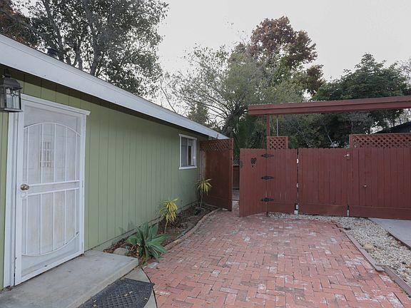 5th image of 1071 Ash St