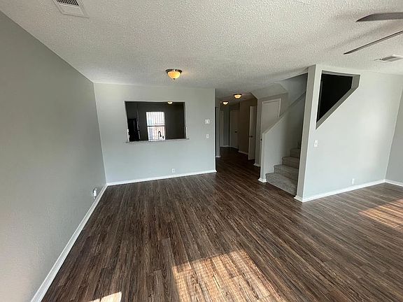 3rd image of 846 Trinity Ln