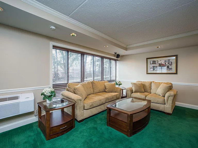 530 N Main Street - The Townhouse. — Photo 143