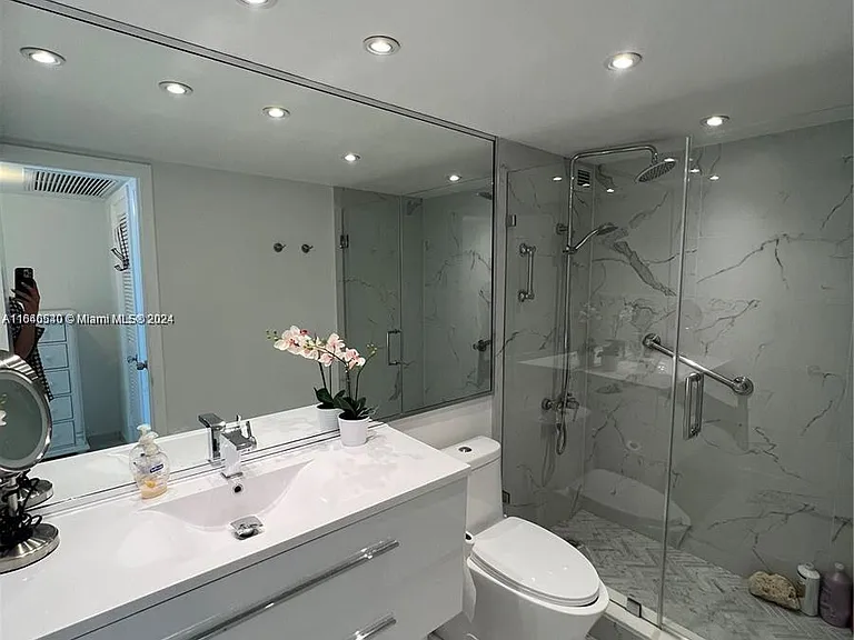 5555 Collins Ave #7T — Photo 11