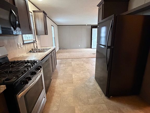 3rd image of 21 Maynard Cir #21