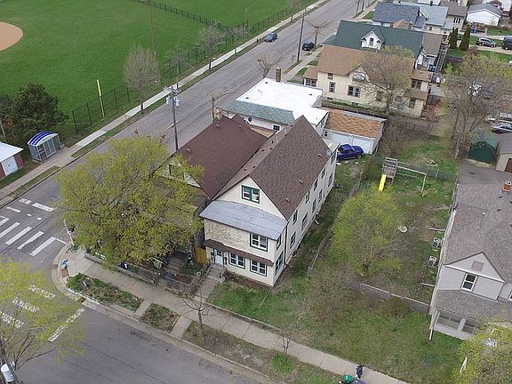 2nd image of 203 20th Ave NE