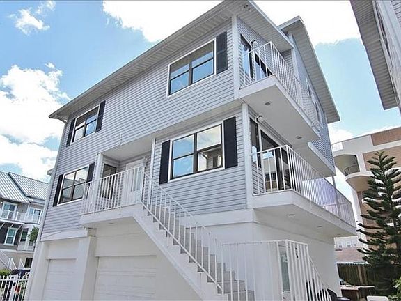5th image of 19916 Gulf Blvd APT 8