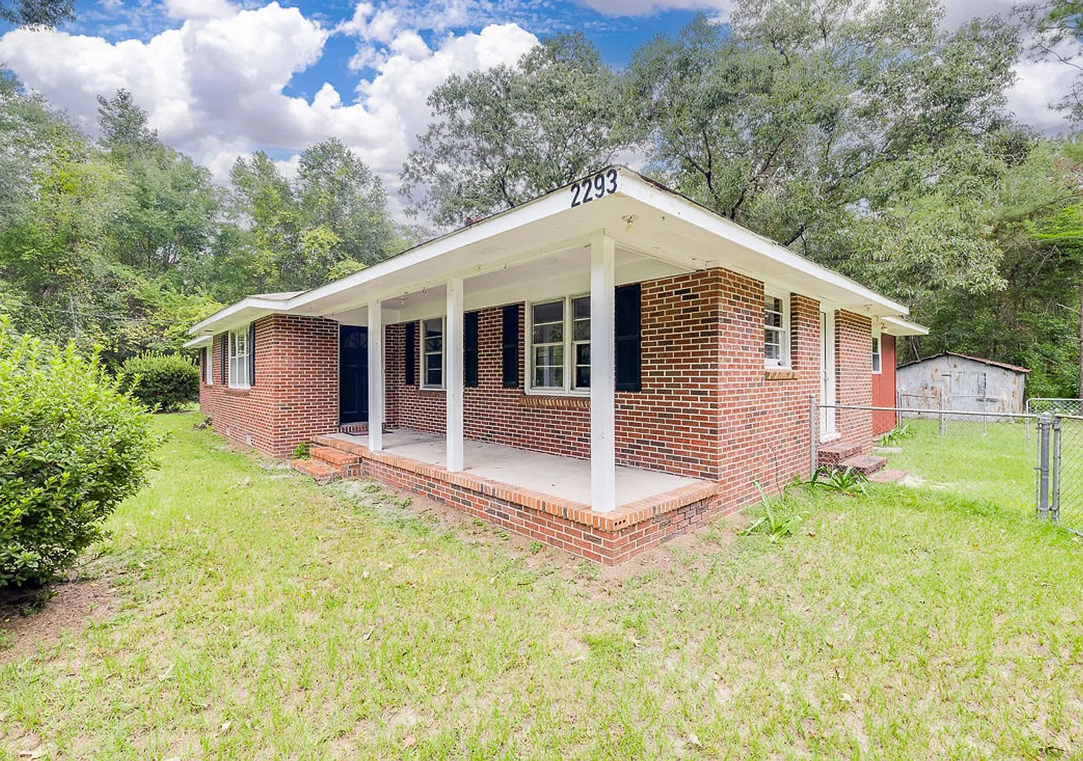 Spacious 5-Bedroom Home on 1.6 Acres with Fenced Yard in Rincon! — Photo 2