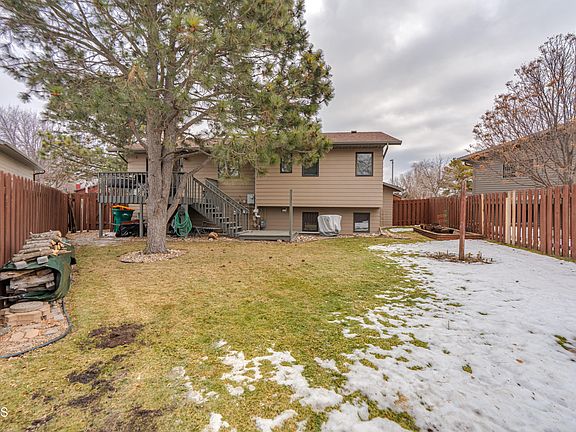 5th image of 226 Laredo Dr