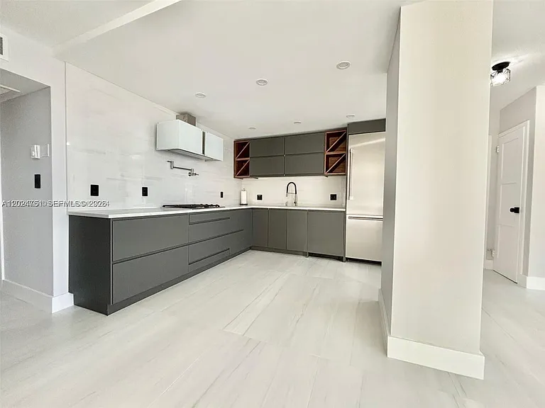2030 S Ocean Dr #806 — Photo 2