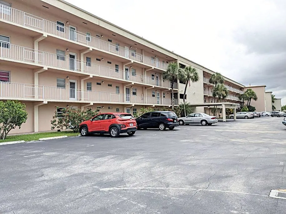 1 bed, 1.5 bath, 754 sqft, $1,580 — Photo 1