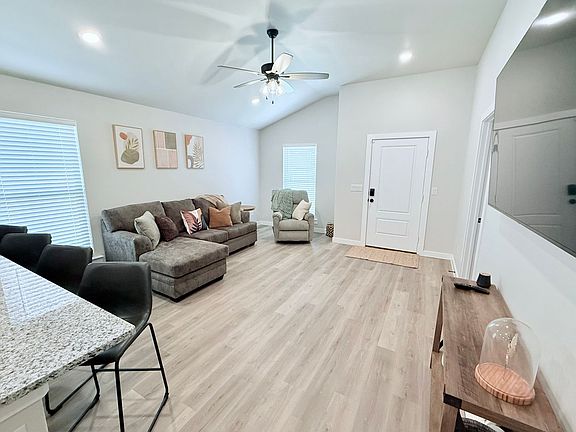 3rd image of 3016 140th St