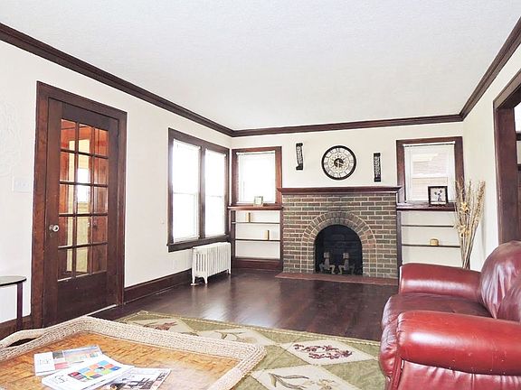 3rd image of 305 E 194th St