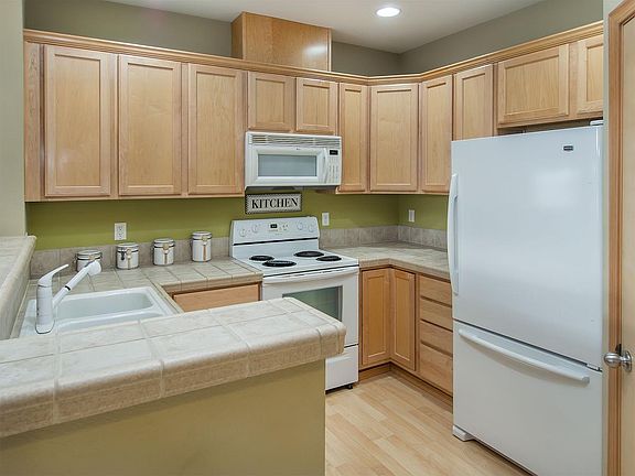 3rd image of 1855 Trossachs Blvd SE Unit 1905
