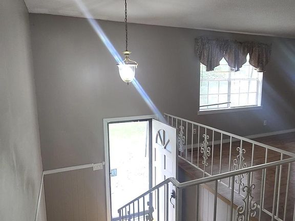 2nd image of 808 3rd Terrace Cir