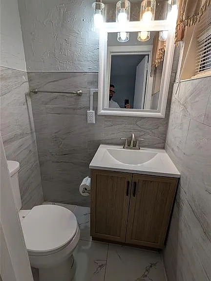 1044 Cypress Ln — Photo 2