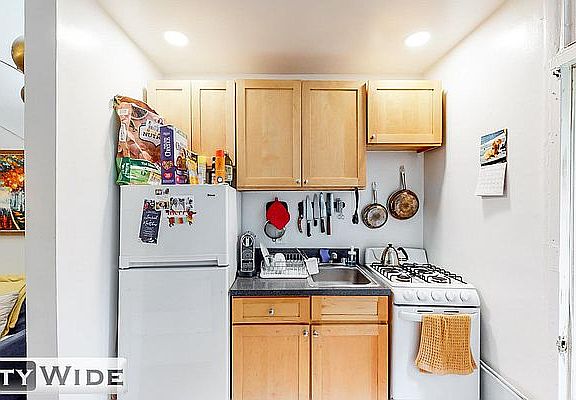 5th image of 302 E 90th St APT 1C