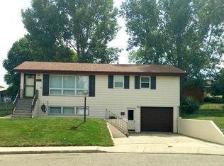 511 13th St NW, Mandan, ND 58554