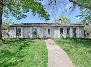 1806 Independence Ct, Grand Prairie, TX 75052