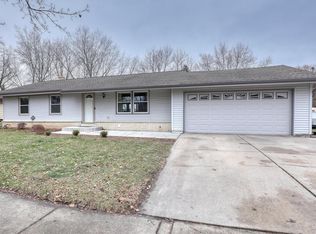 1908 Chapman Dr, Waukesha, WI 53189