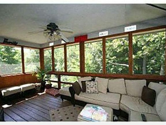 3rd image of 1015 N Miller Dr