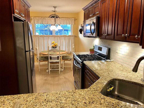 5th image of 66 Pleasantview Dr