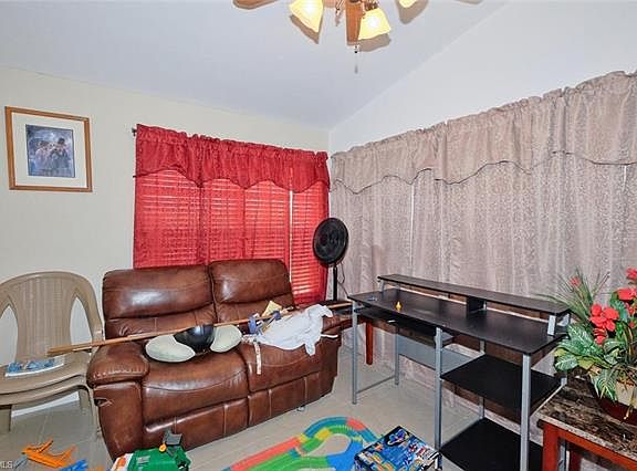 4th image of 1007 Chapel Ave