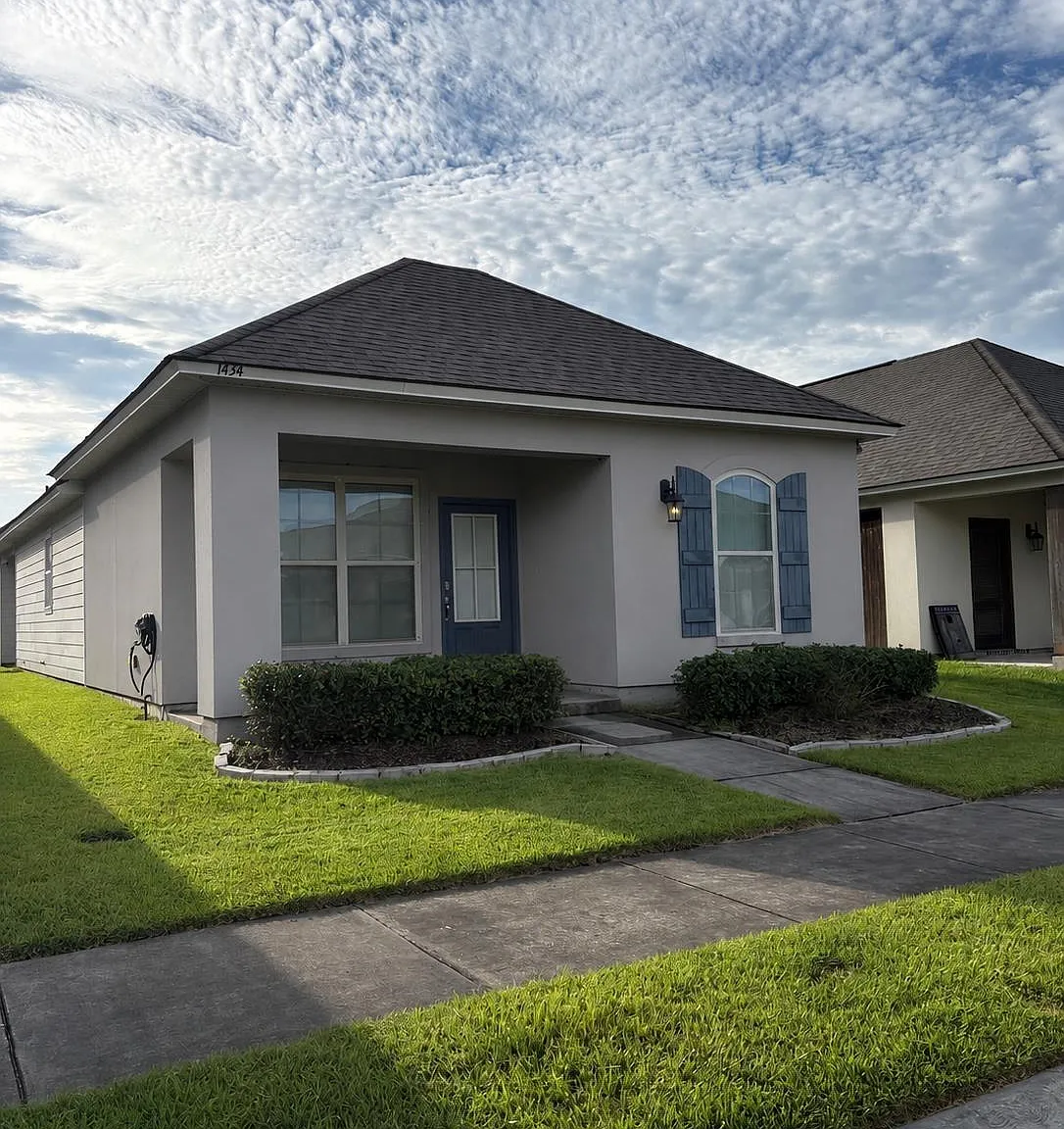 3 bed, 1408 sqft, $2,350 — Photo 1