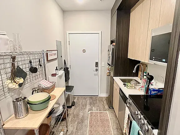 1730 Ridge Ave #2R — Photo 2