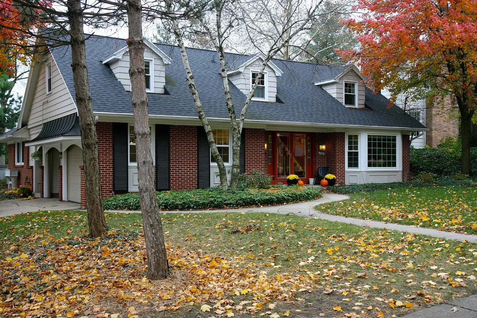 1351 Breton Rd SE photo 1