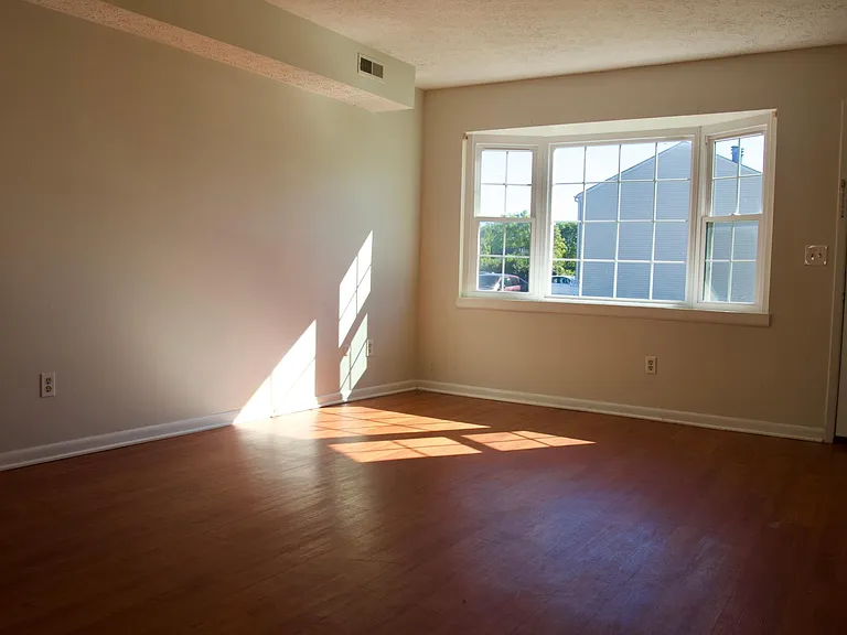 7399 Golden Springs Dr — Photo 5