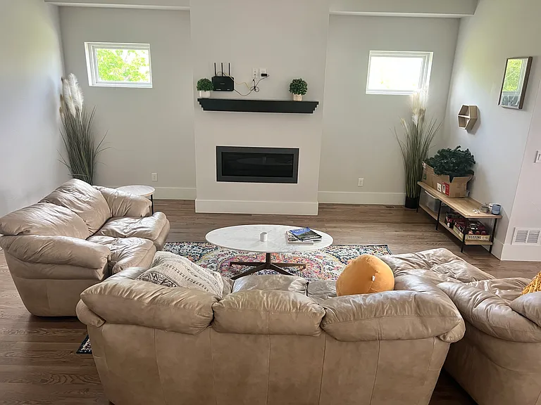 2214 Ames St — Photo 7