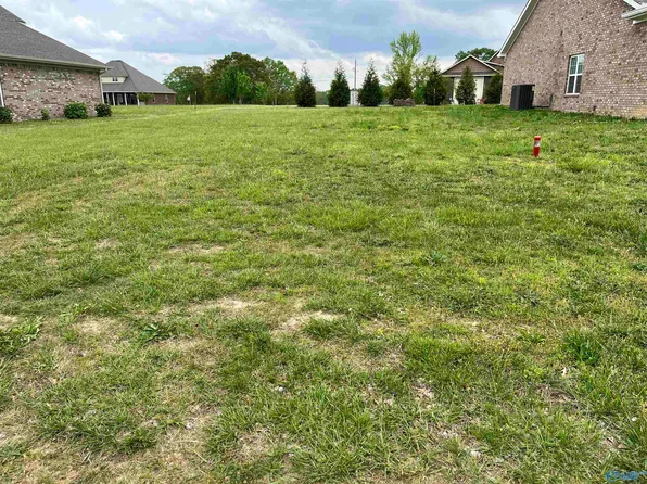11 Village Ln, Boaz, AL 35956