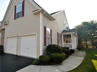 8 Meadow Pond Cir, Miller Place, NY 11764