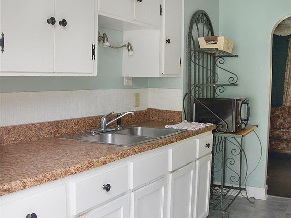 4th image of 2513 W Magnolia Ave