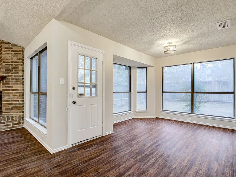 11823 Adriana Maria — Photo 10