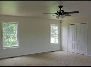 201 Townhouse Dr, Carterville, IL 62918