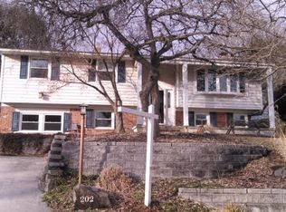 202 Folkstone Ct, Lutherville Timonium, MD 21093